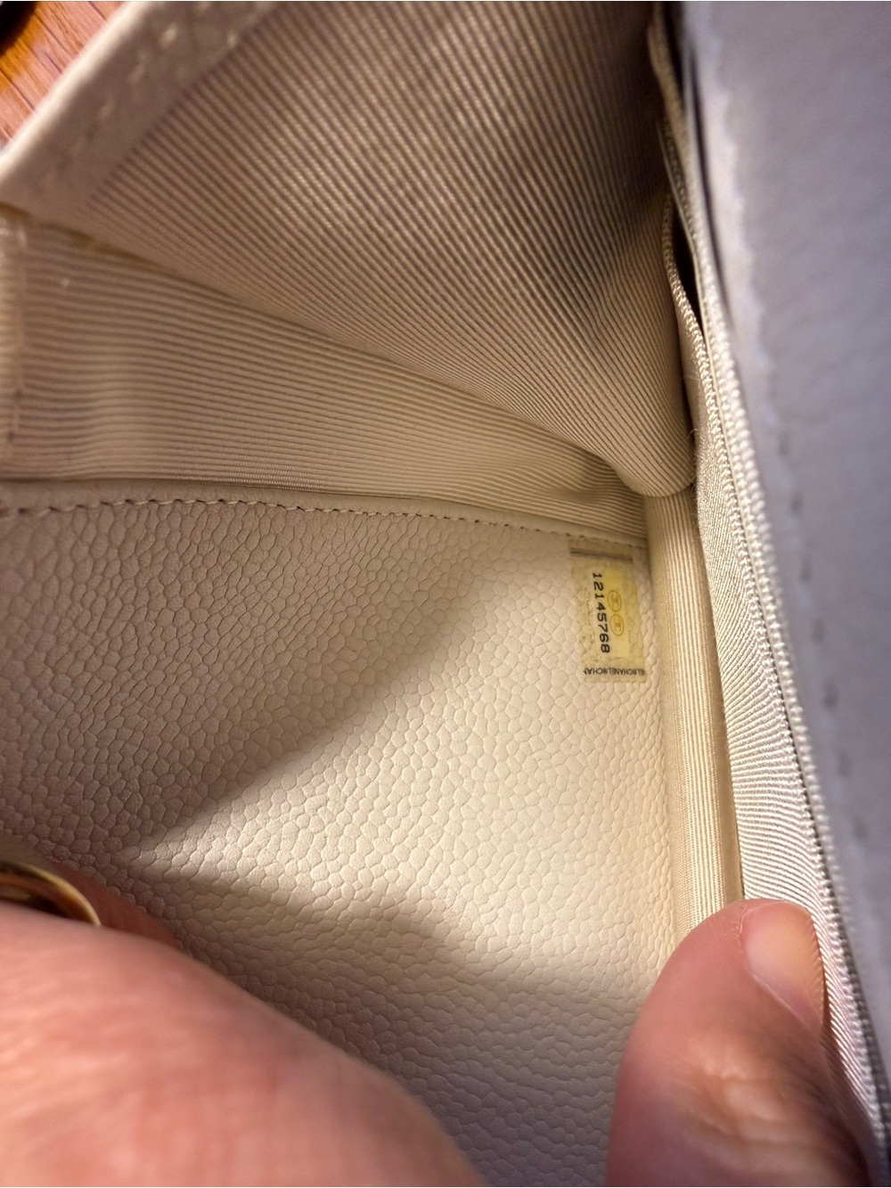 CHANEL White Caviar CC Wallet on Chain with Silver Hardware - Picture 4 of 14